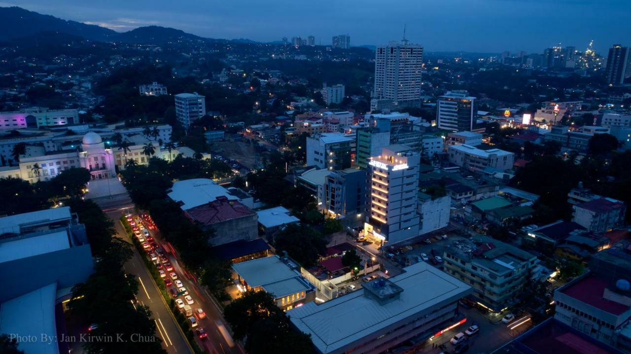 Griffin Hotel And Suites Cebu Exterior foto